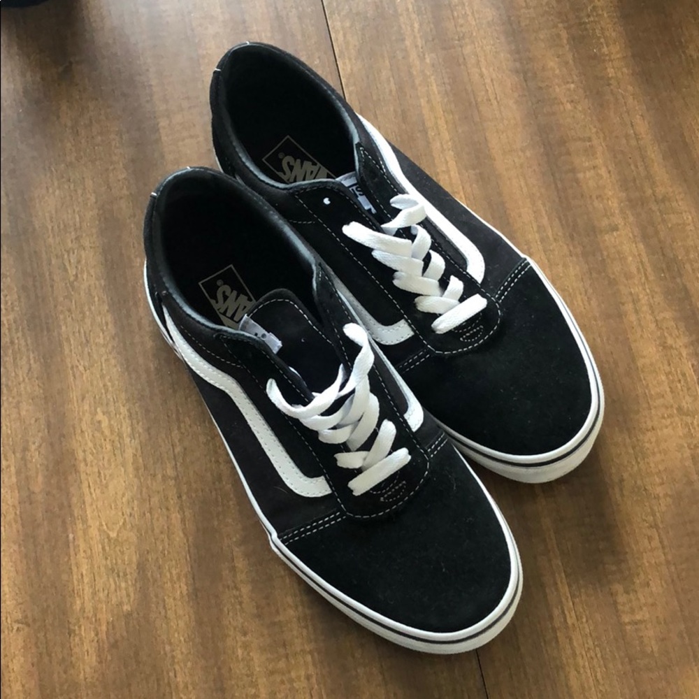 Women’s black vans